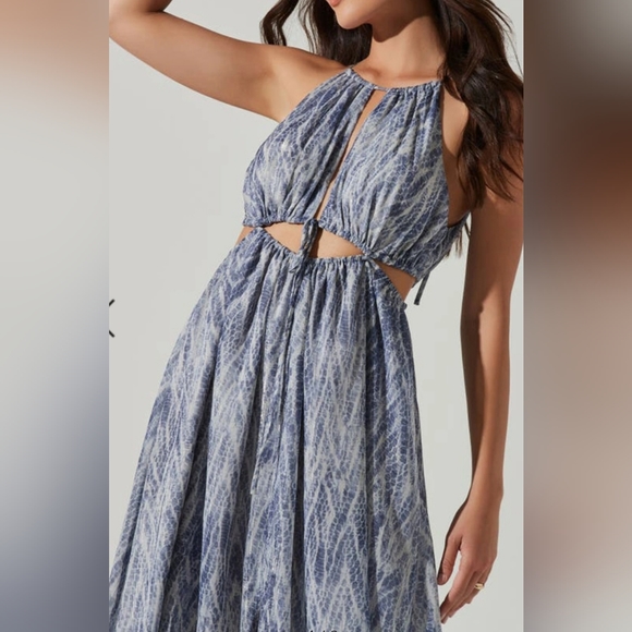 Astr the Label Cutout Halter Abstract Print Maxi Special Occasion Dress. - Picture 3 of 13